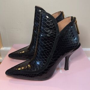Lo-Viveca Black heeled Bootie